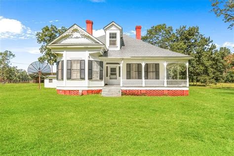 This beautiful home features a living room, large family room, breakfast nook, and 2 car garage. . Homes for sale in greensburg la